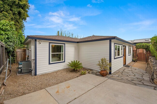 802 1/2 Stevens Ave Solana Beach, CA 92075 photo 3