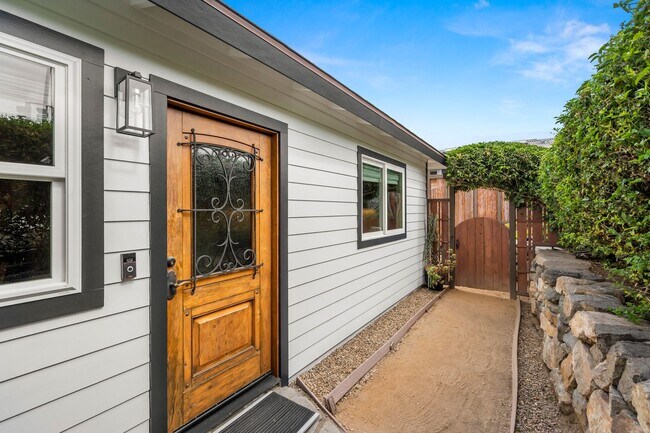 802 1/2 Stevens Ave Solana Beach, CA 92075 photo 4