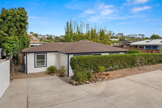 802 1/2 Stevens Ave Solana Beach, CA 92075 photo 2