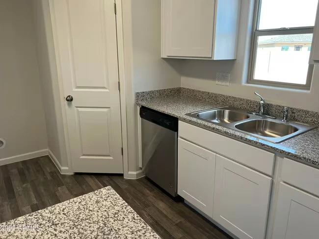 241 S Apache Ave Eloy, AZ 85131 photo 4