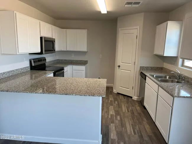 241 S Apache Ave Eloy, AZ 85131 photo 2