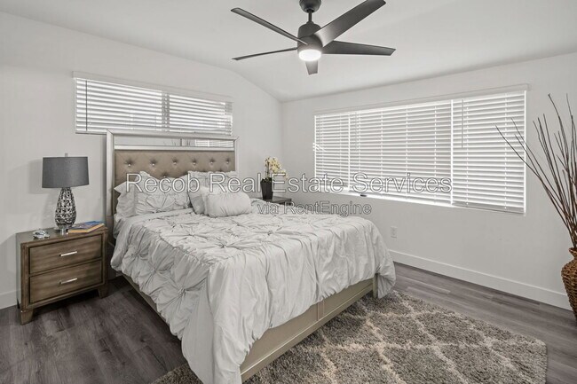 4988 Genesee Ave San Diego, CA 92117 photo 4