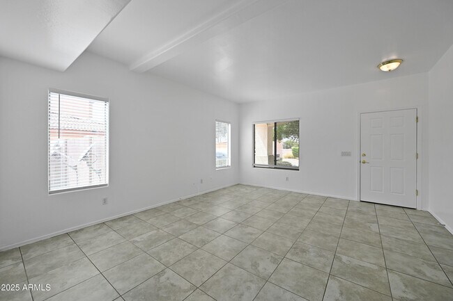 605 W Latona Rd photo 5