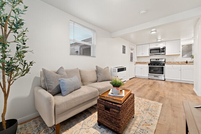 4510 48th St San Diego, CA 92115 photo 2