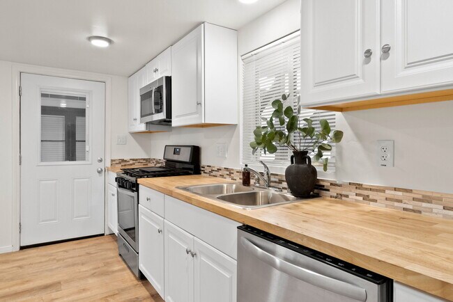 4510 48th St San Diego, CA 92115 photo 5