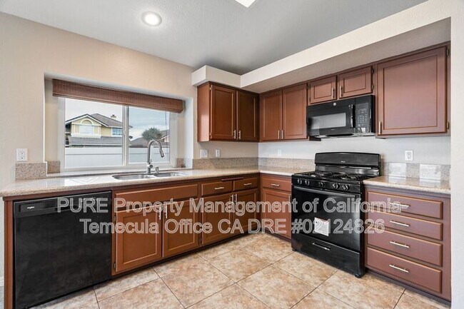 24372 Heron Rd Murrieta, CA 92562 photo 3