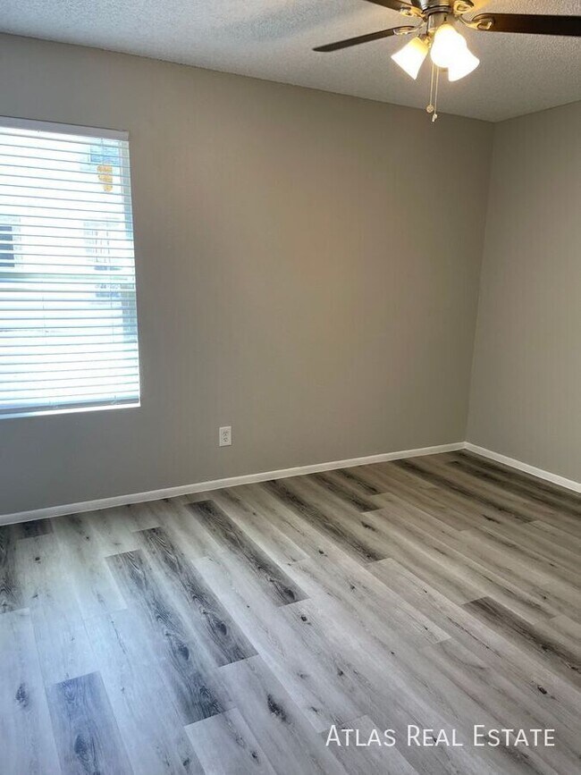 465 W Ivyglen St Mesa, AZ 85201 photo 4