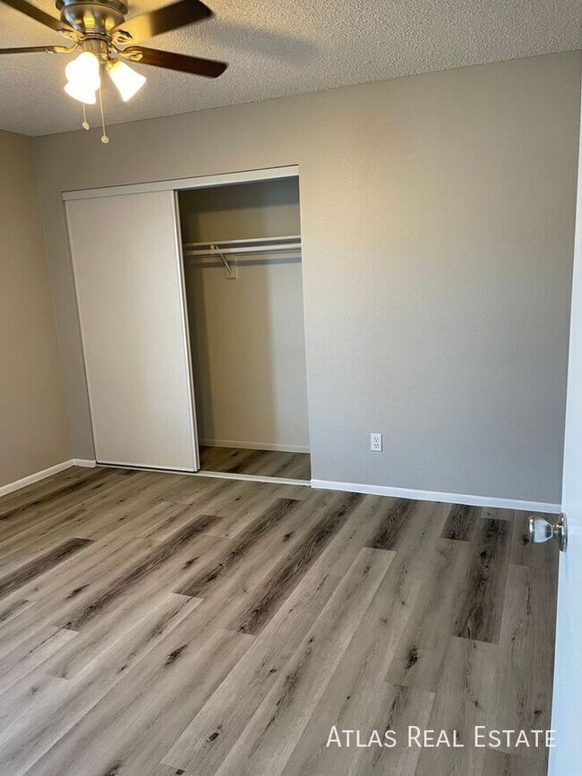 465 W Ivyglen St Mesa, AZ 85201 photo 2