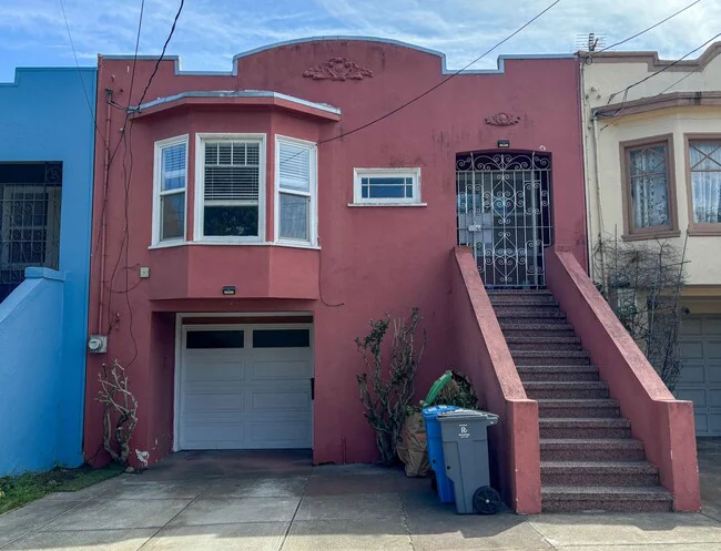 2 Bed 1.5 Bath In Sunnyside With Laundry And Garage