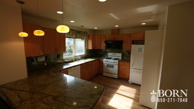 731 Santiago Ave Half Moon Bay, CA 94019 photo 5