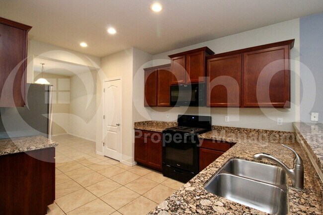 7036 S 77th Ln Phoenix, AZ 85339 photo 4