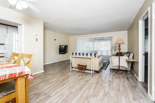 2530 Clairemont Dr San Diego, CA 92117 photo 2