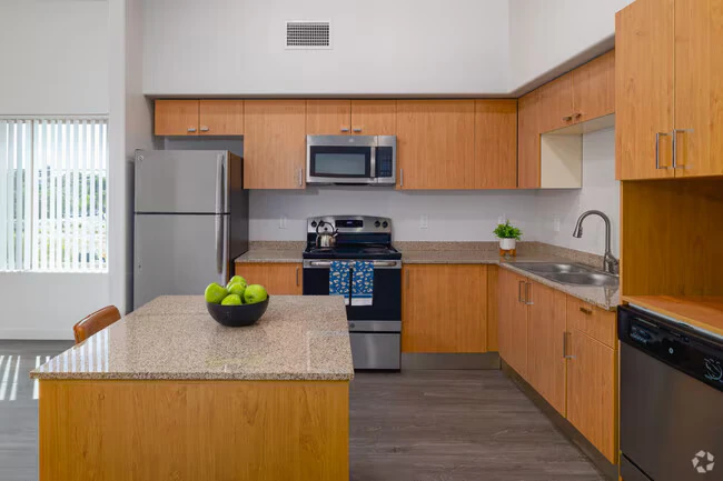 City Plaza Apartments photo 4