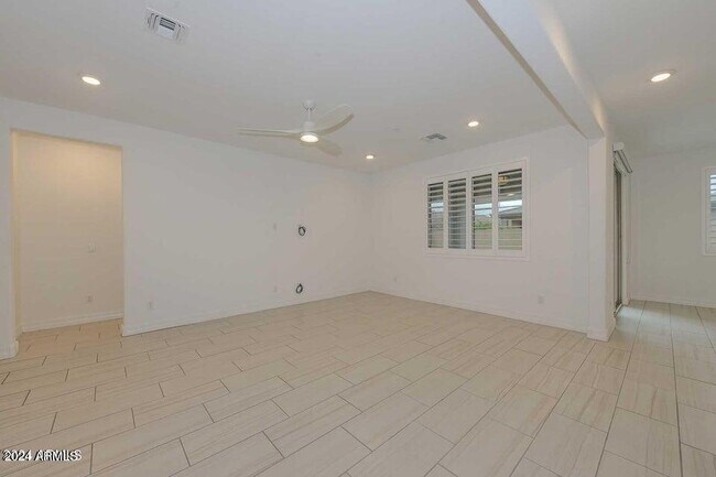 29758 N 114th Dr Peoria, AZ 85383 photo 5