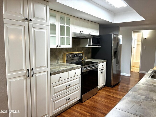 523 E Malibu Dr Tempe, AZ 85282 photo 4