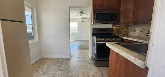 3871 Superba St San Diego, CA 92113 photo 4