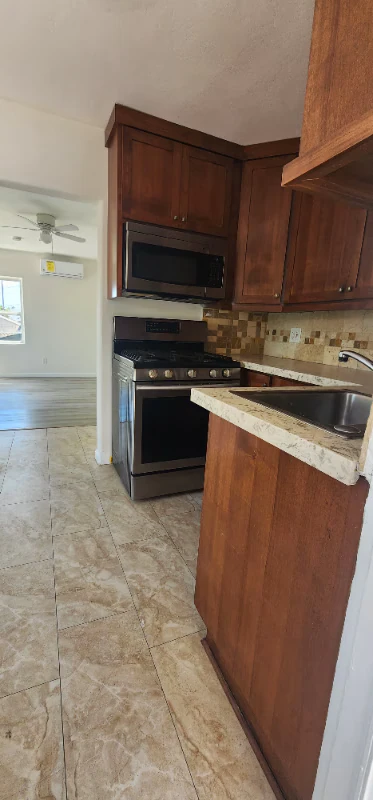 3871 Superba St San Diego, CA 92113 photo 2