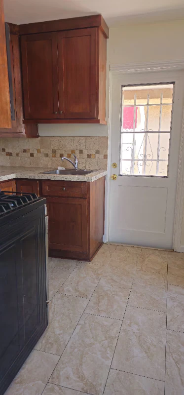 3871 Superba St San Diego, CA 92113 photo 3