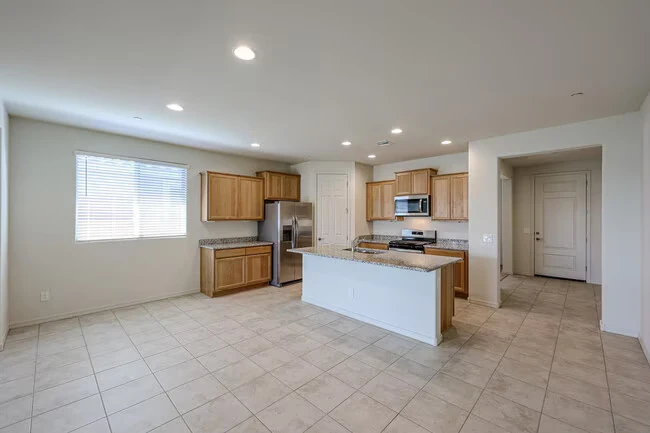 31949 N 134th Dr Peoria, AZ 85383 photo 3