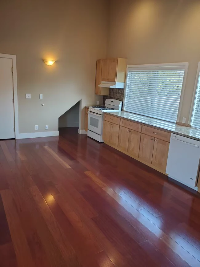 230 Orchard Ave Redwood City, CA 94061 photo 5
