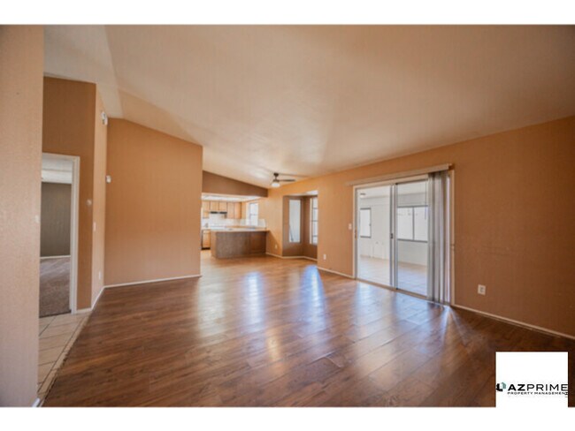9358 W Sanna St Peoria, AZ 85345 photo 4