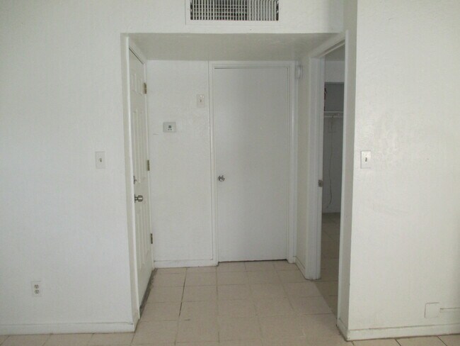 2506 N 29th St Phoenix, AZ 85008 photo 4