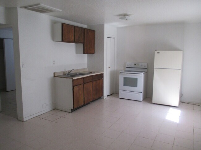 2506 N 29th St Phoenix, AZ 85008 photo 2