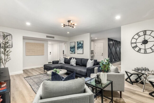6940 E Palm Ln Scottsdale, AZ 85257 photo 2