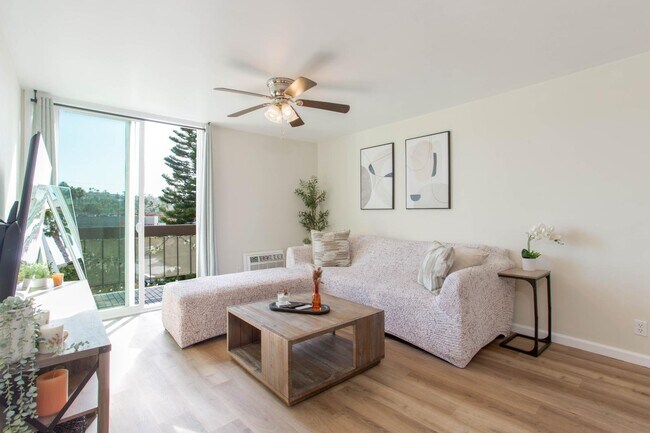 3050 Rue D’Orleans San Diego, CA 92110 photo 2
