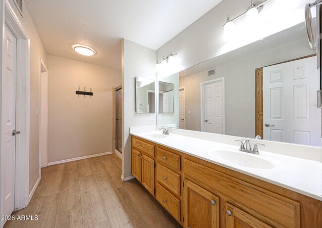 6320 W Paradise Ln Glendale, AZ 85306 photo 3