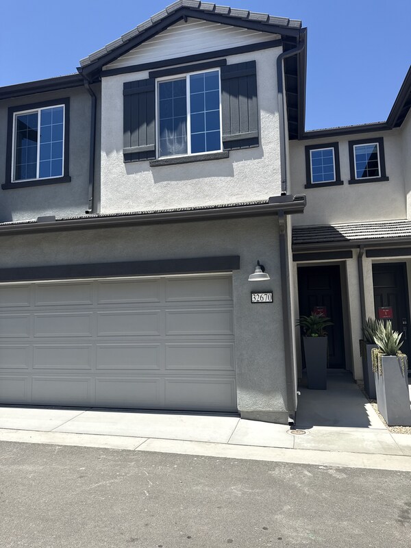32670 Ventura Ln Winchester, CA 92596 photo 2