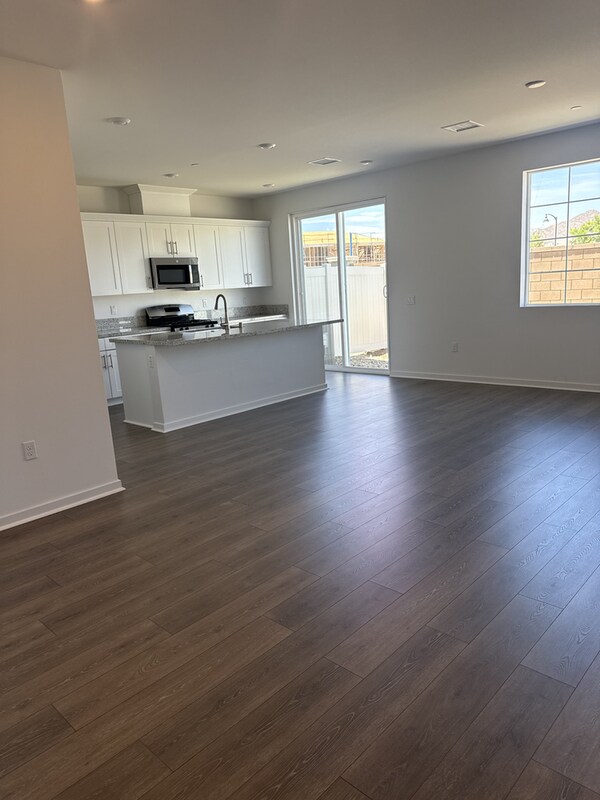 32670 Ventura Ln Winchester, CA 92596 photo 3