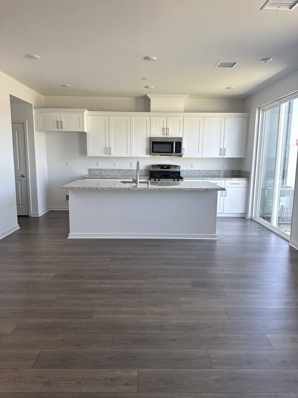 32670 Ventura Ln Winchester, CA 92596 photo 4