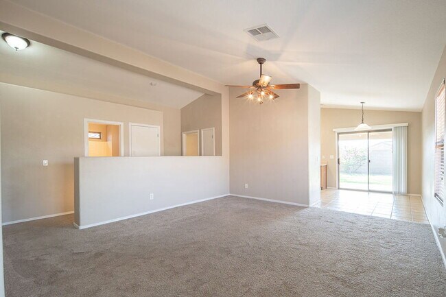 14028 N 150th Ln photo 3