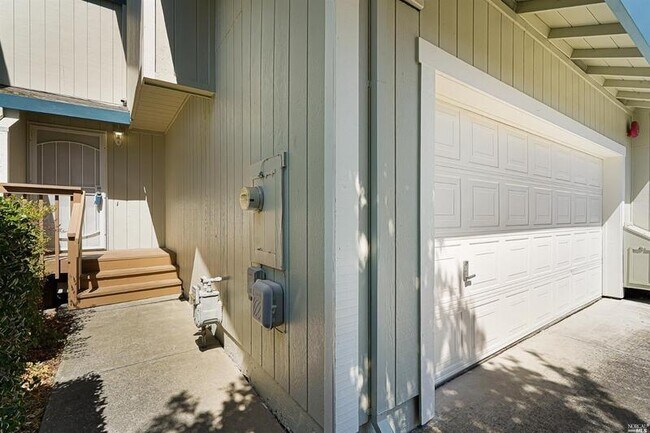 7 Meridian Cir photo 5