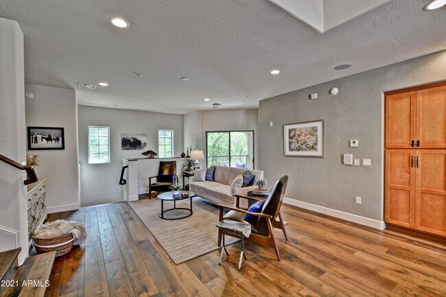 3935 E Rough Rider Rd Phoenix, AZ 85050 photo 3