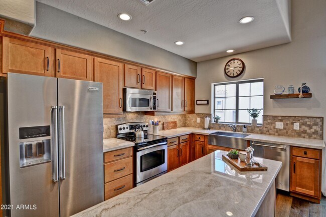 3935 E Rough Rider Rd Phoenix, AZ 85050 photo 2