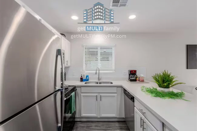 515 W Pebble Beach Dr Tempe, AZ 85282 photo 4