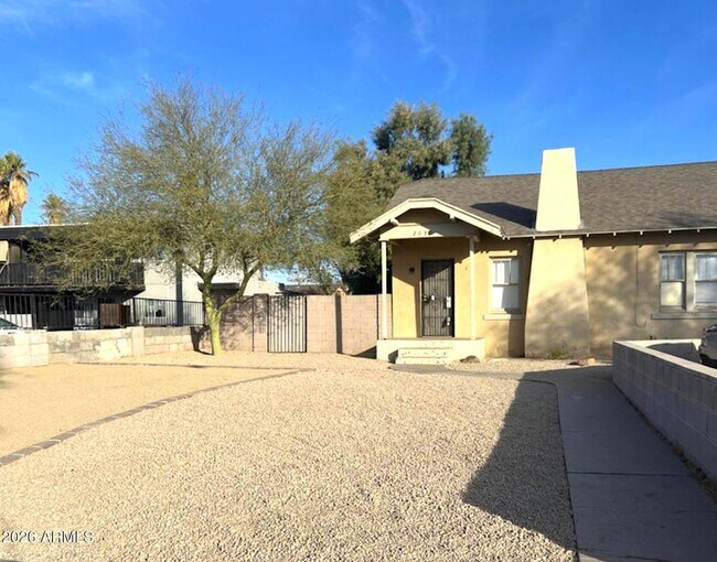2032 W Adams St Phoenix, AZ 85009 photo 2