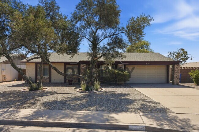 5749 S Farmer Ave Tempe, AZ 85283 photo 2