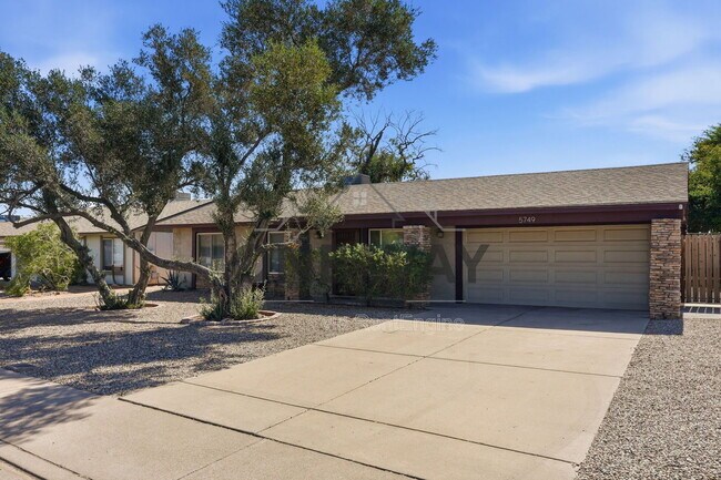 5749 S Farmer Ave Tempe, AZ 85283 photo 3