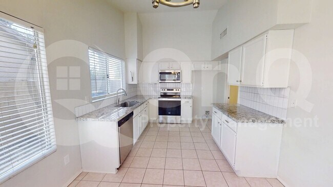 907 N Falcon Dr Gilbert, AZ 85234 photo 3