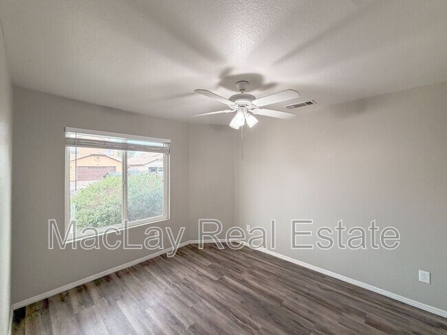2934 E Blackhawk Dr Phoenix, AZ 85050 photo 5