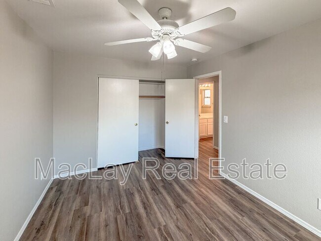 2934 E Blackhawk Dr Phoenix, AZ 85050 photo 4