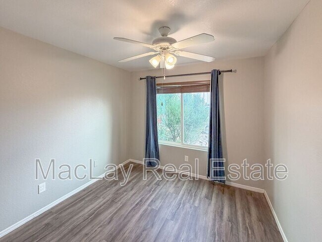 2934 E Blackhawk Dr Phoenix, AZ 85050 photo 3