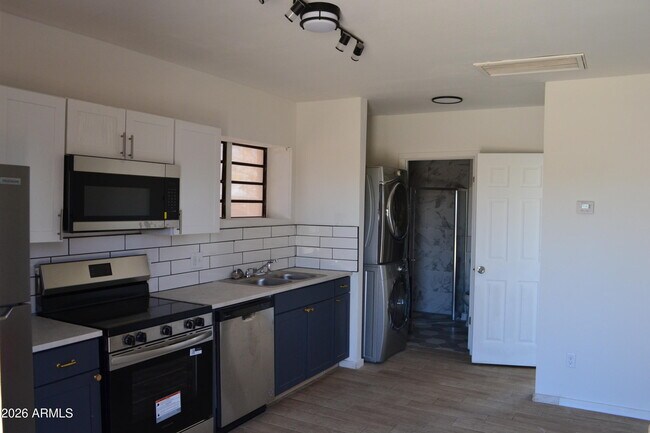 711 E 4th St Casa Grande, AZ 85122 photo 2