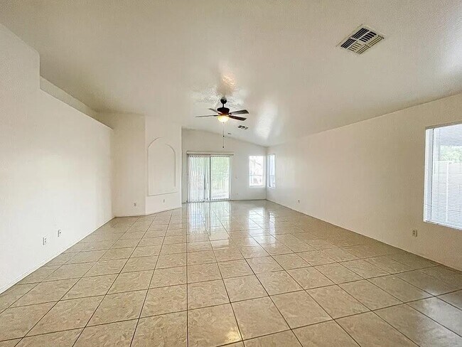 2626 E Hartford Ave Phoenix, AZ 85032 photo 3