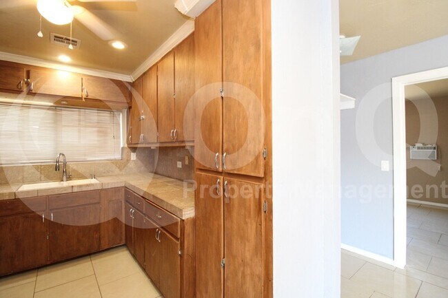 4222 S 13th St Phoenix, AZ 85040 photo 4