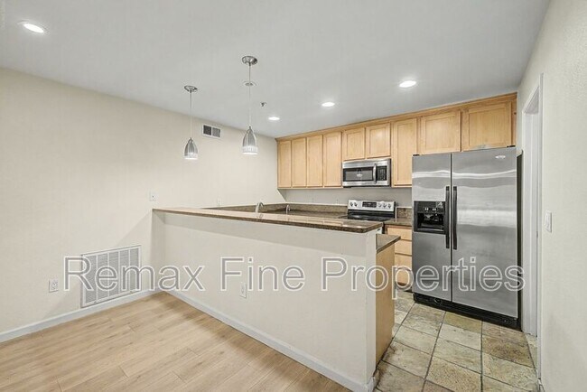 4704 E Paradise Village Pkwy N Phoenix, AZ 85032 photo 4