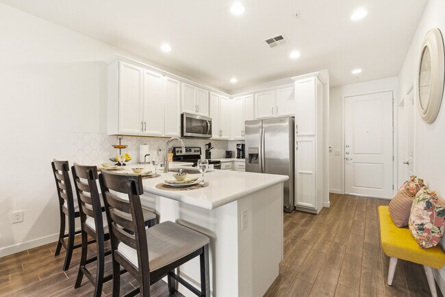 2511 W Queen Creek Rd Chandler, AZ 85248 photo 4